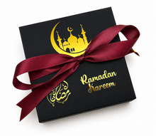 Load image into Gallery viewer, Ramadan / Eid Favour Box and Zam Zam Water 50ml