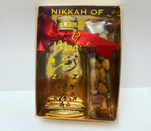 Load image into Gallery viewer, Personalised Wedding Party Wedding Clear Favour Box and Zam Zam Water 50ml & Ajwa dates